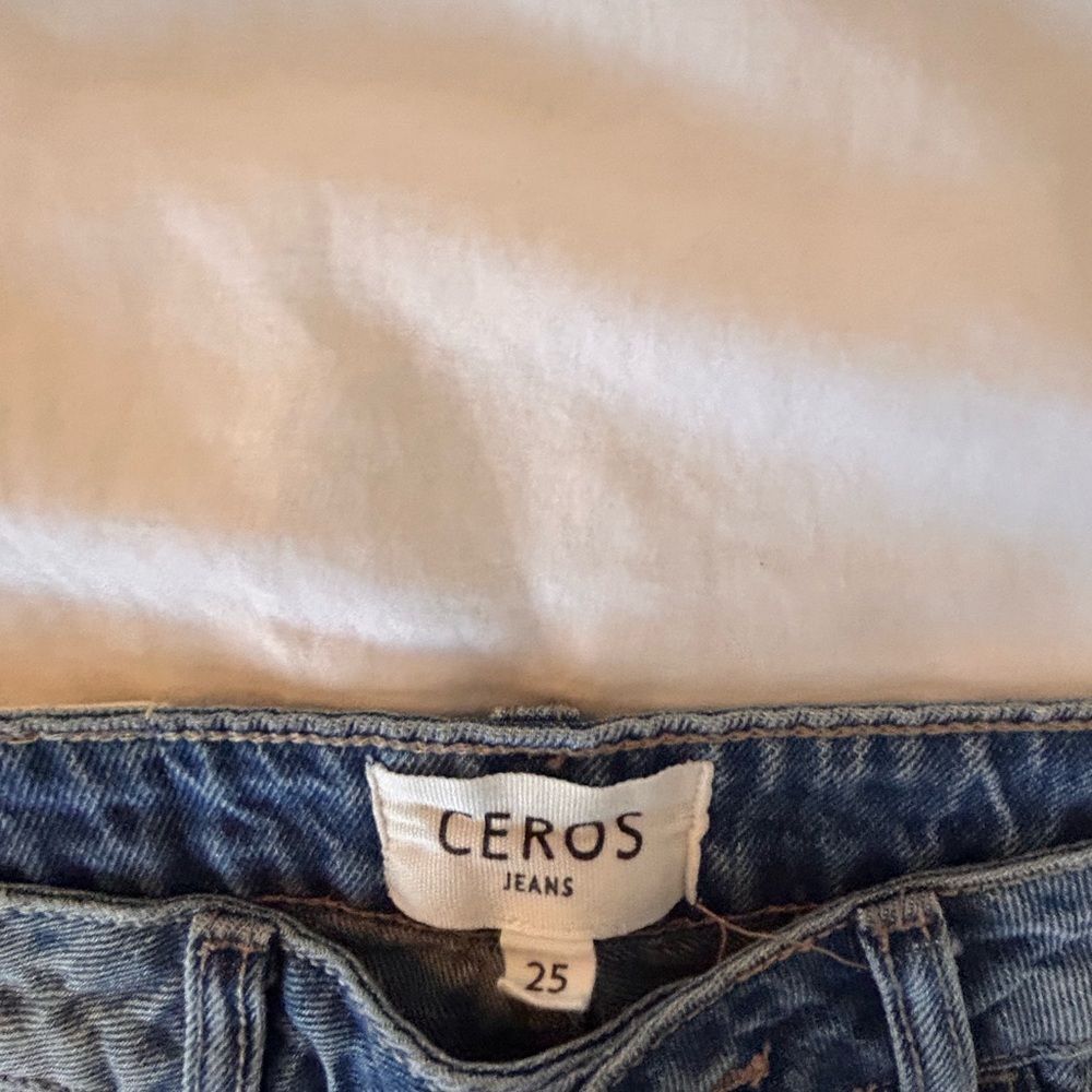 CEROS High Rise Distressed Jeans with Lace Patches | Size 25 - Picture 3 of 5